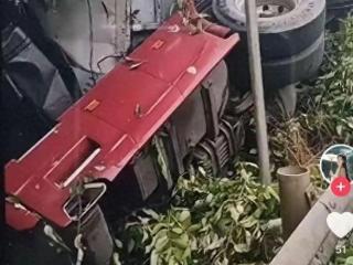 35岁网红卡车司机清晨突发车祸遇难，云南高速交警：事故原因正调查