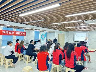 党建引领送健康，义诊惠民助企业