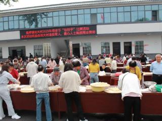 临泉县杨桥镇举办感恩母亲节包饺子大赛