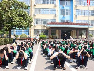 莒南县第六小学开展防灾减灾应急疏散演练活动