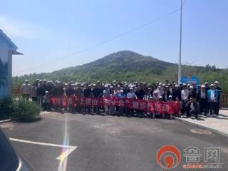 胶州市里岔镇老干办举办“上祓山・预上合”健步行活动