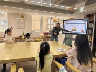 童趣围垦初体验 下沙社区围垦小英雄在游戏中感受劳动精神与创造乐趣