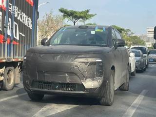 家族设计/小号N9 疑似腾势N8谍照曝光