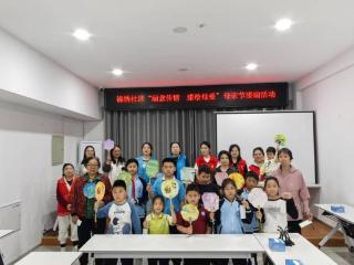 济宁太白湖新区许庄街道锦绣社区成功举办“扇意传情 漆绘母爱”母亲节漆扇活动