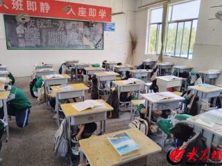 成武县苟村中学开展防震应急疏散演练活动