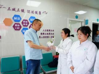 陆郎社区卫生服务中心：以花为礼 致敬基层“健康守门人”