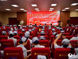 致敬白衣天使 南昌大学二附院为优秀护士颁奖