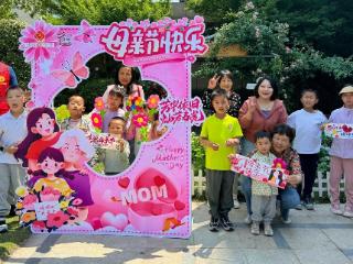 车坊社区：芳邻共赏百花绽，以花传情颂母恩