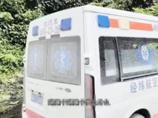 一海南牌照救护车在西藏墨脱无任务拉警笛还停车拍照？当地警方：已处罚教育