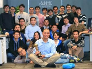 蚂蚁集团副总裁兼OceanBase创始人退休 曾主导从0到1研发国产分布式数据库