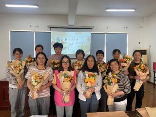 花束传情 党心暖家