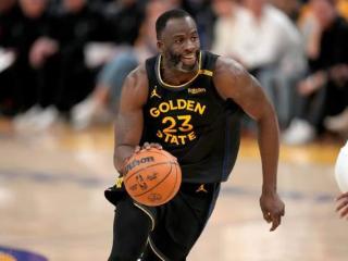 大崩盘！勇士110-117森林狼，全队仅2人表现合格，库里场下苦笑