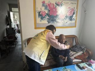 南苑街道凤凰城社区计生协会开展“贴心服务暖人心”活动
