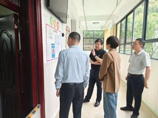玉山县教体局党委书记辜承均到学校调研指导