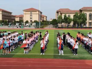 临沂外国语学校第六届“校长杯”足球赛热血开赛 点燃青春绿茵梦