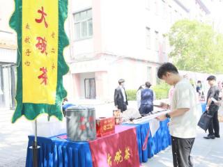 为老字号焕新汇聚青年智慧 北京大栅栏非遗匠心传承活动进校园