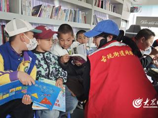 烟台黄渤海新区古现街道海和社区：流动图书车进校园助力移风易俗