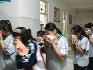 莒南县岭泉中学开展宿舍消防演练活动