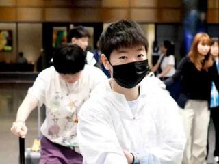 王励勤派出23名后勤被质疑，网友：浪费资源，该向雨果学习