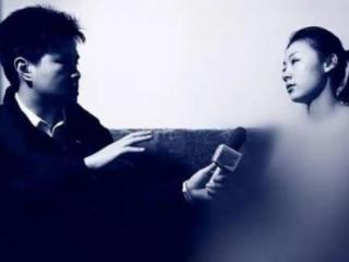 2011年，她全裸接受记者采访，并称：我敢看你们，你们敢看我吗