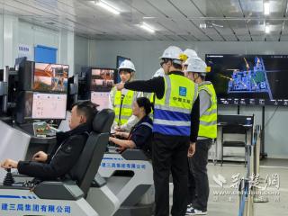 【数字教育绘荆楚】5G塔吊云端操控 机器人“工友”上岗