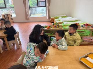 白云区泉湖街道米兰春天社区关工委开展防拐骗安全演练活动