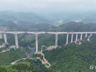 贵平2标南明河特大桥T梁架设完成 全桥顺利贯通