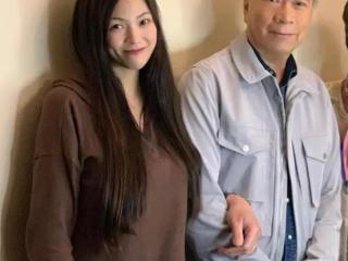 74岁李龙基决定再生娃，买戒指送37岁女友，即将拍婚纱照见家长