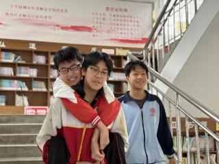 这一背，就是整整三年！