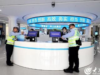 河东交警大队深入政务大厅 筑牢交通安全防线