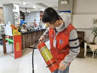 人大代表兰祖拓：筑牢安全防线，守护群众平安