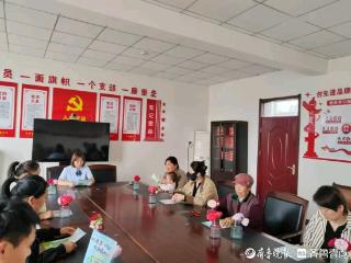 鄄城农商银行第八党支部开展母亲节暖心行动