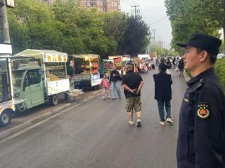 启东“巧管”夜市：150个免费摊位托起城市烟火气