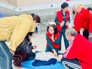 淄博市中心医院开展庆祝5·12国际护士节多学科联合义诊活动