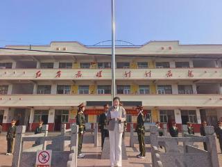 莒南县板泉镇中心小学举行“防灾减灾，从我做起”主题升旗仪式