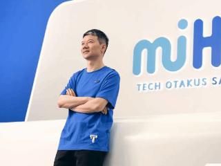"大伟哥"亮相全国劳动模范介绍短片：一脸严肃玩原神