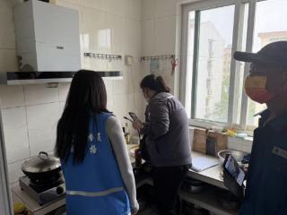 济阳大街社区开展独居老人居家安全隐患排查行动