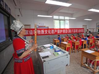 非遗苗歌进课堂