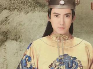 皇帝对功臣说：你儿子剑法不错，功臣随即把儿子首级砍下扔皇帝前