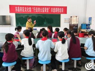 东昌府区文化馆“行走的公益课堂”非遗剪纸培训走进聊城第五中学