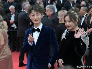 赵樱子戏太多！礼服脏了求助网友被戳破，穿镂空裙走红毯遭驱赶！