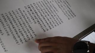壹点帮办|装裱后疑似被“掉包”，临沂一市民书法真迹变印刷品(图1)