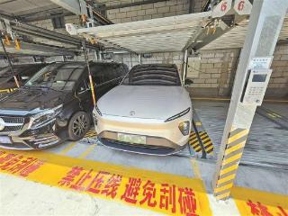 "胖"车难停 新能源车越来越大车位尺寸多年不变