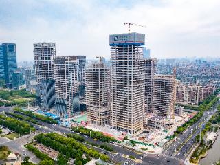 江苏南京：河西金融中心22栋楼宇主体全部封顶