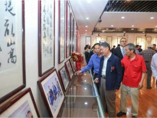 “诗画桃溪——汪建中书画作品展暨作品集首发式”在宜兴市张渚镇文化中心举行