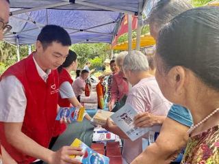 农银人寿柳州中心支公司反诈宣传进社区志愿服务暖人心