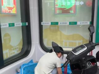 生病老人被要求亲自到银行取钱后离世？湖南一地多方回应