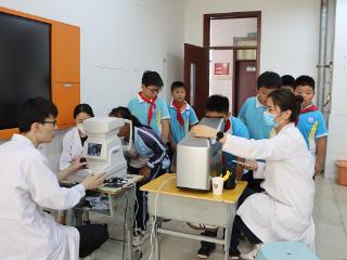 莒南县第五小学开展学生视力健康检测活动