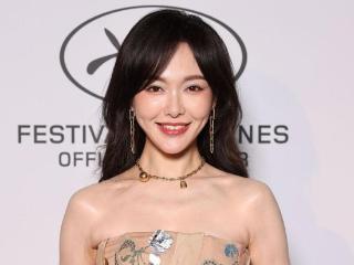 42岁唐嫣戛纳生图来了！苹果肌下垂眼神涣散，新剧扑街影响状态