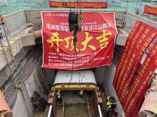 中交一公局三公司青岛淮河路高架桥2标项目顶管作业正式开始